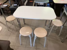 Новый стол и 4 табурета, выбор