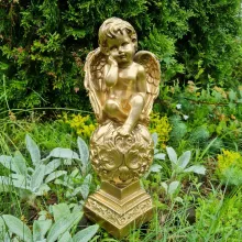 Скульптура из полистоуна "Ангел на шаре"