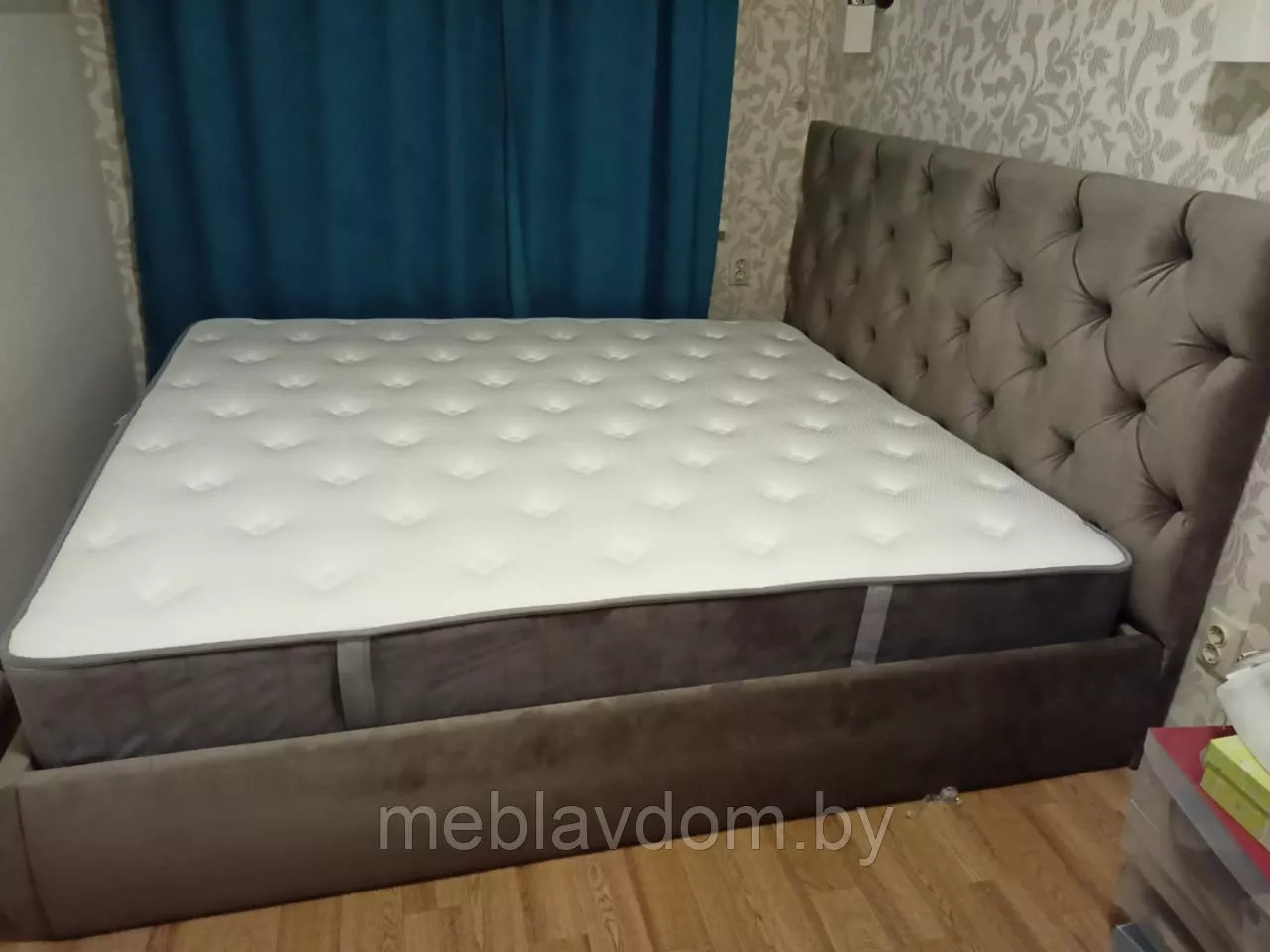 Мягкая кровать Бетти 180х200 с подъемным механизмом Lecco/vision