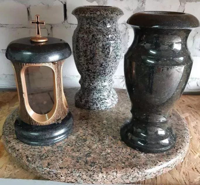 Лампадки, мемориальные вазы, скульптуры
