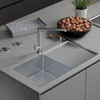 Кухонная мойка Roxen Vespa 560230-70L сатин (с коландером и дозатором)