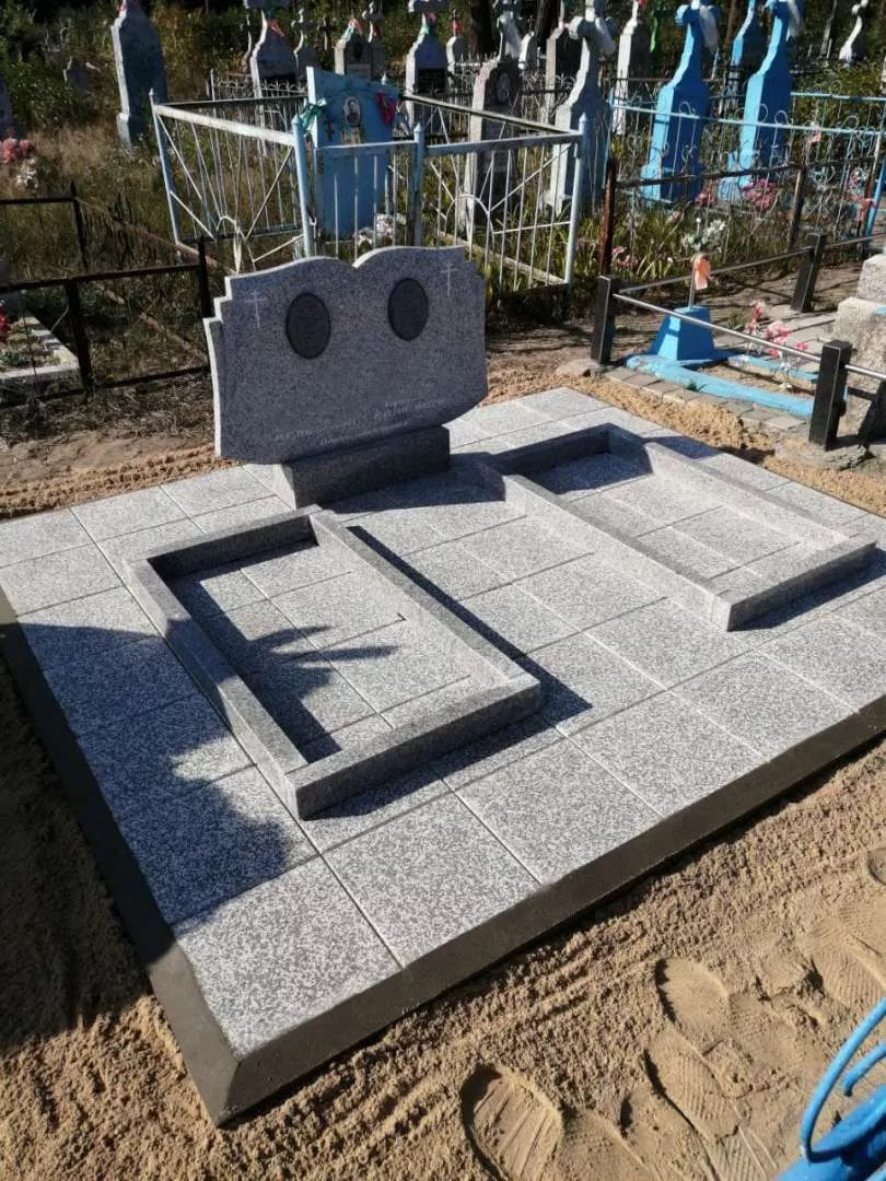 Тротуарная плитка на кладбище для могил