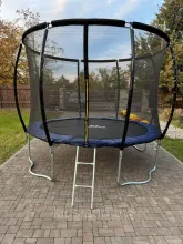 Батут SKYJUMP MASTER Blue 8ft (252 cм УСИЛЕННЫЙ) с защитной сеткой безопасности и лестницей