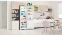 Холодильник с морозильником Indesit ITR 4200 W