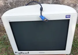 Цветной ЭЛТ-монитор с подставкой: SAMTRON (SAMSUNG), модель 78DF