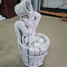 Фонтан "Девочка в купели"